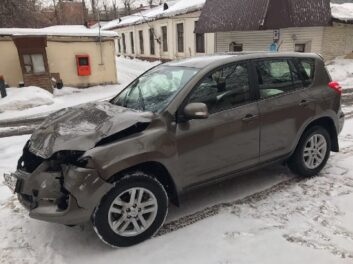 Toyota RAV 4 2013, 2.4 Автомат